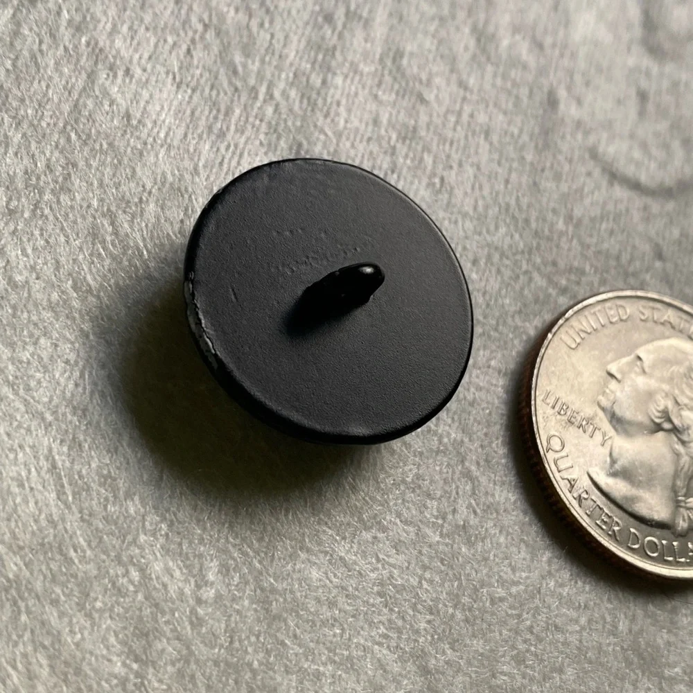 3 Chanel button - Picture 10 of 10